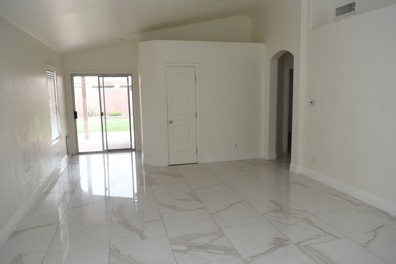 Ideal 3 Br 2 Ba 2 Car Garage Home with SOLAR Near 202 Bypass and 40th St in Phoenix – photo 3