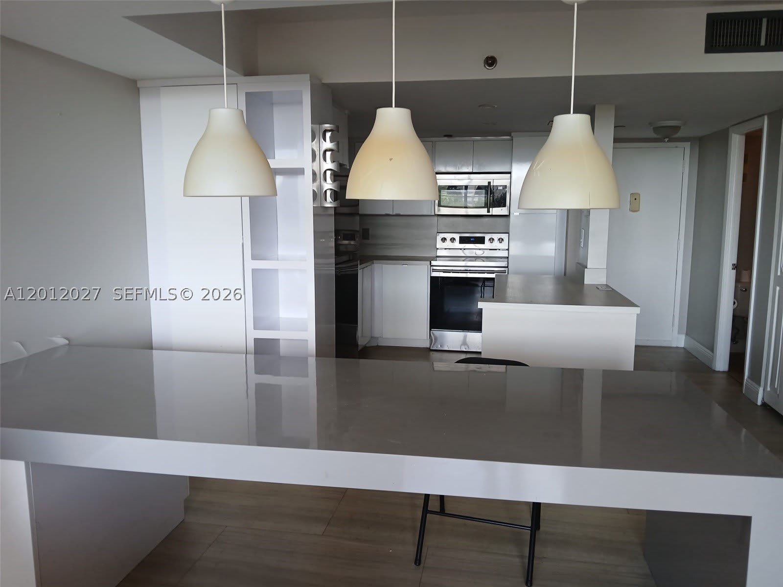 1100 Saint Charles Pl – photo 2