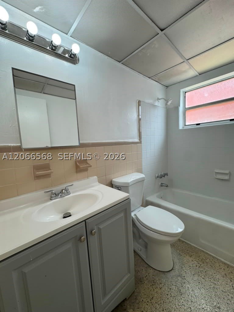 735 W 15th St – photo 1