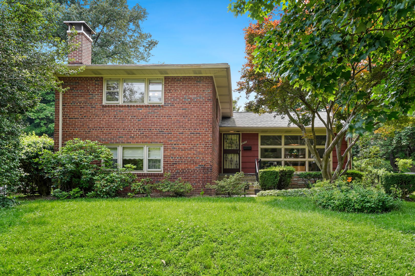 SPACIOUS 4 BEDROOM 3 BATH SPLIT LEVEL HOME ON LARGE LOT IN ROSEMARY HILLS! – photo 2