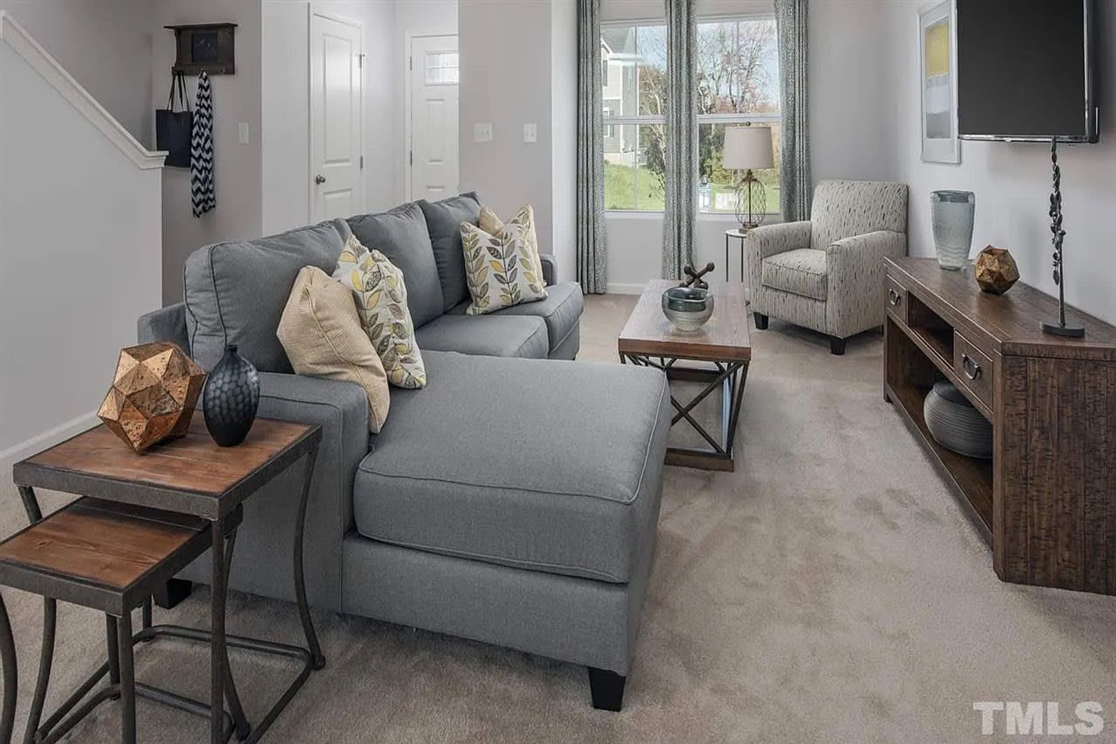 Room in 4 Bedroom Home at Bent Willow Dr – photo 2