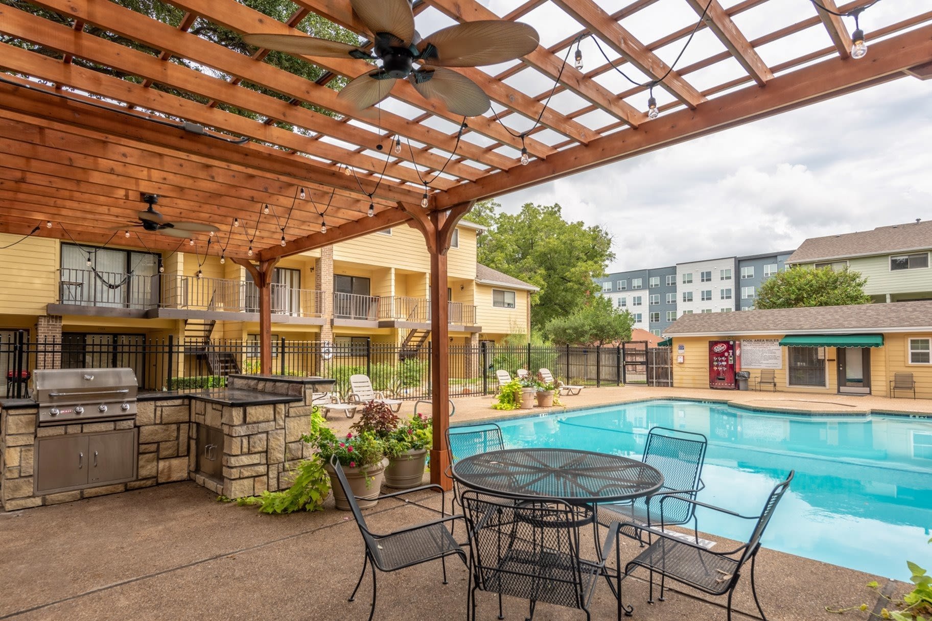 3 2 Fourplex In Castle Heights – photo 1