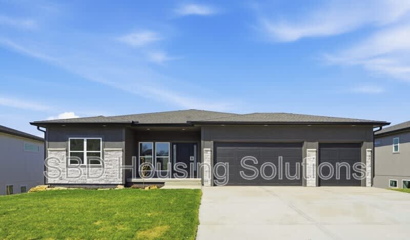 1412 NE Ernest Way – photo 1