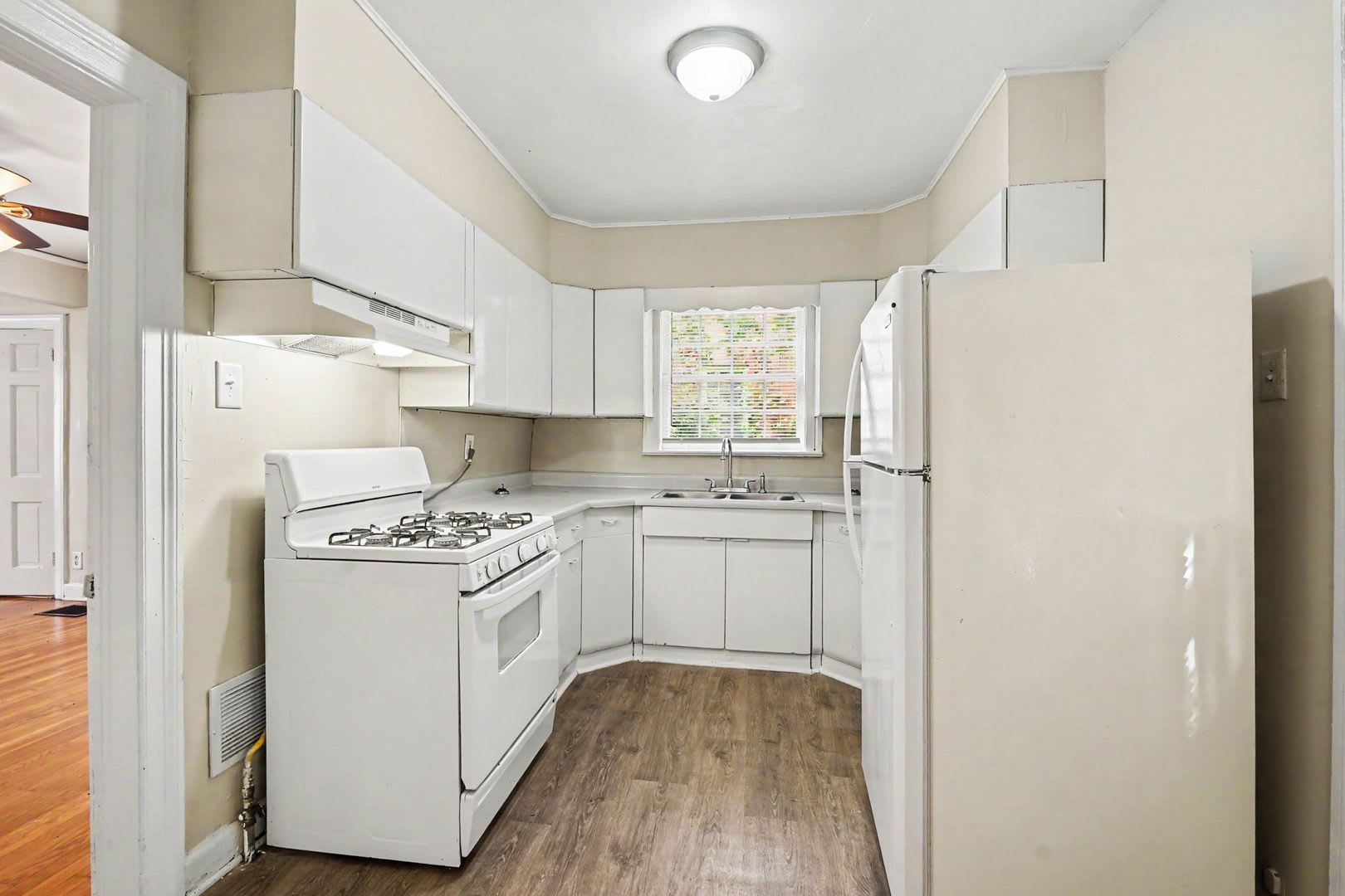 Great Emory Area Rental – photo 4