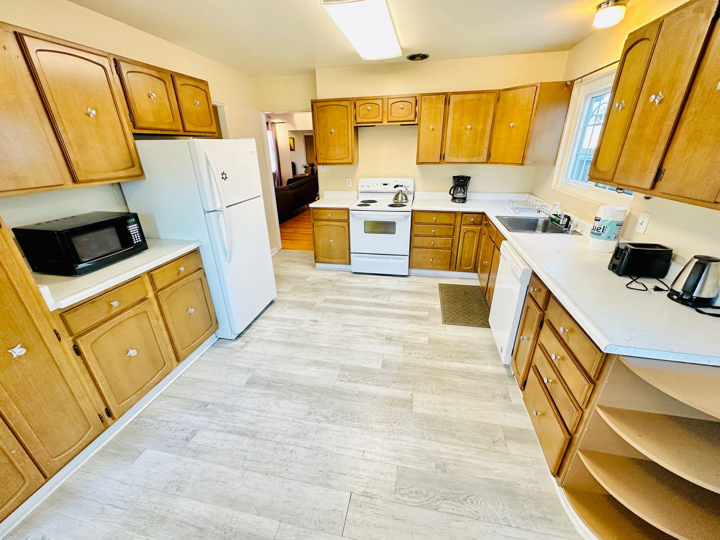Large Midtown home in the center of it all – photo 4