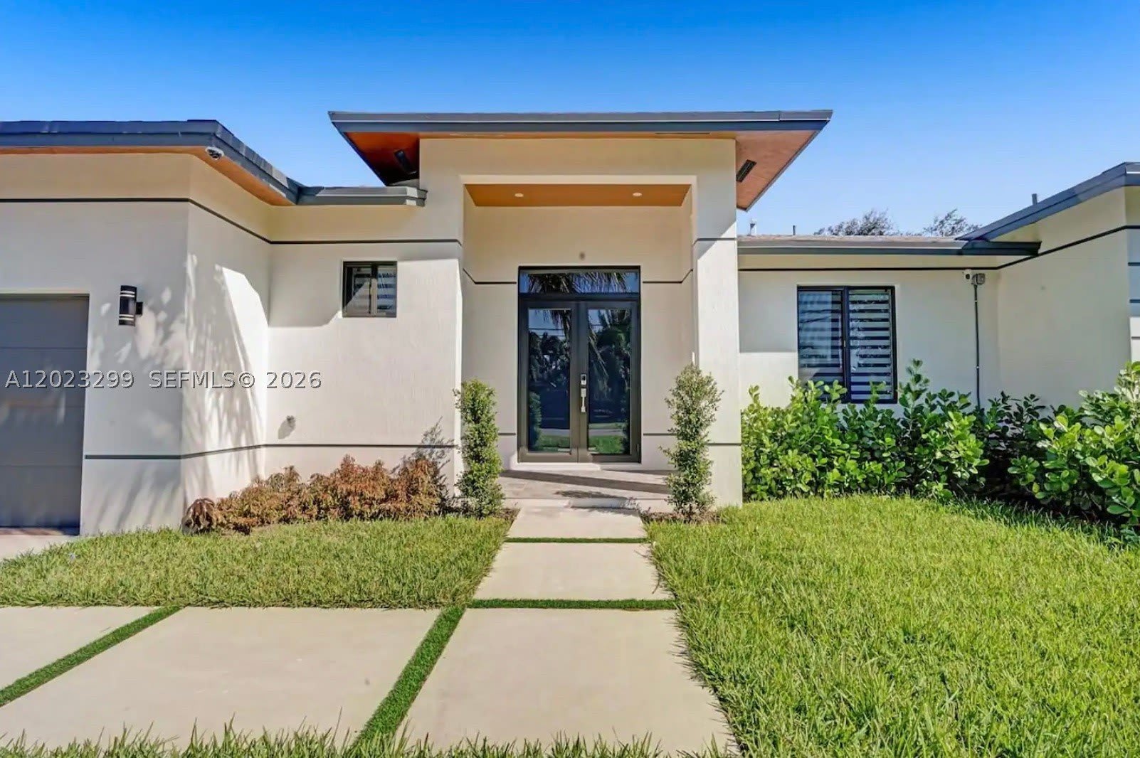 1930 SW 36th Ave – photo 1