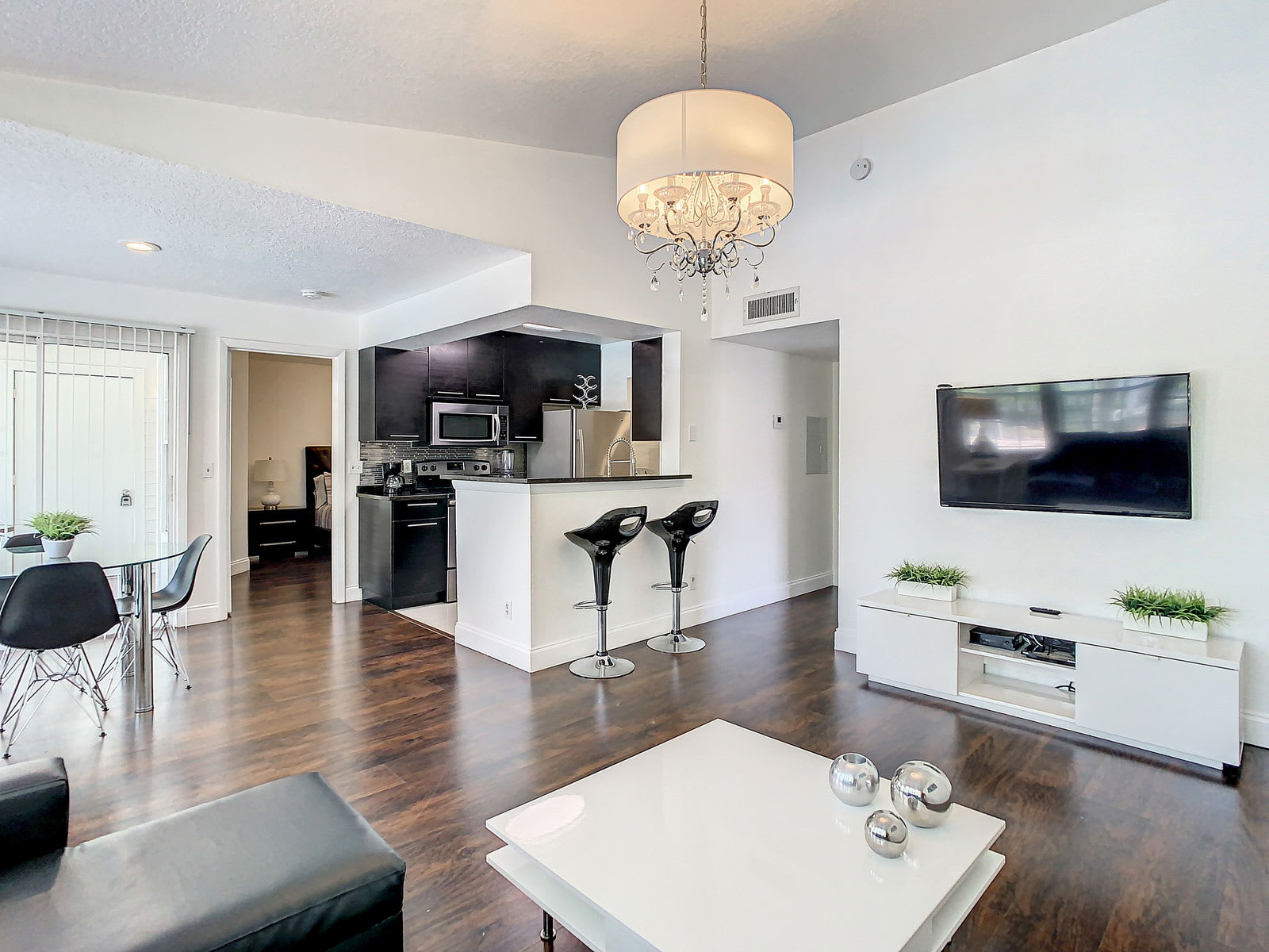 11532 Westwood Boulevard – photo 2