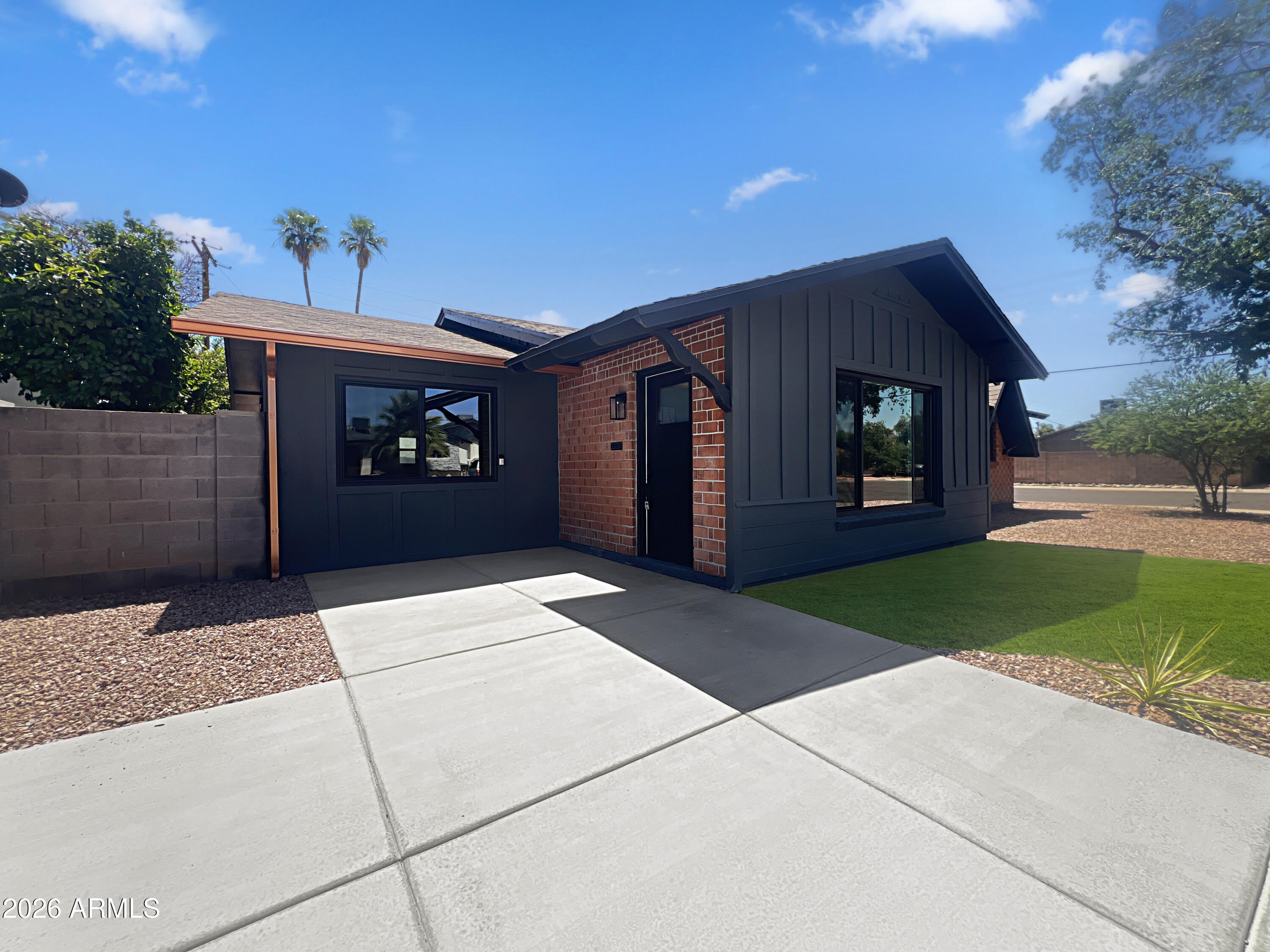 8201 E WHITTON Avenue – photo 1