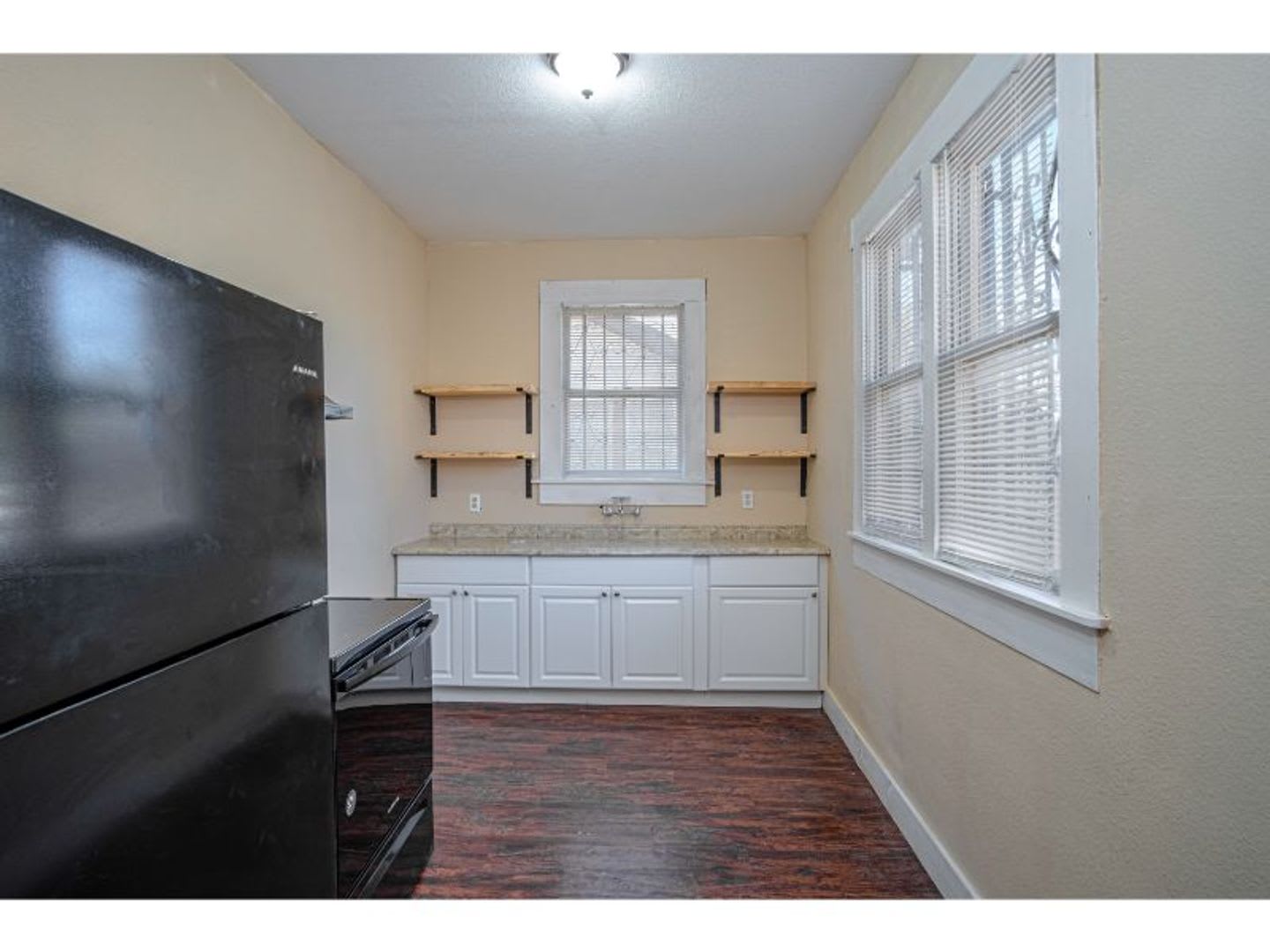 2 BR 1 BA Gorgeous Home Near Downtown – photo 2