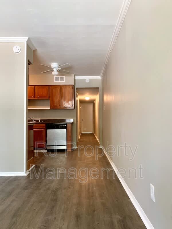2093 Jefferson Ave – photo 3