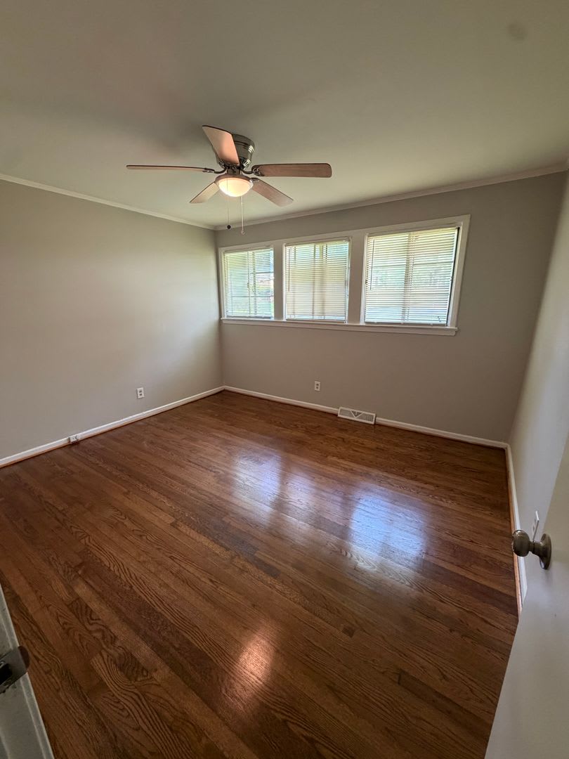 7 minutes away from Bank of America Stadium!! Move in Ready – photo 5