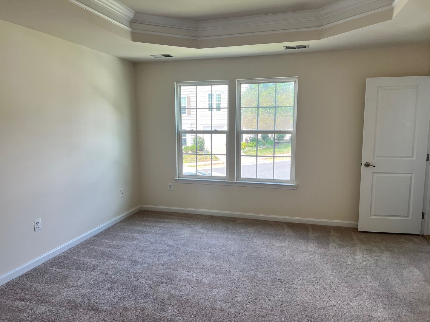 Stylish 3-Level Townhome with Garage in Riverwood – photo 5