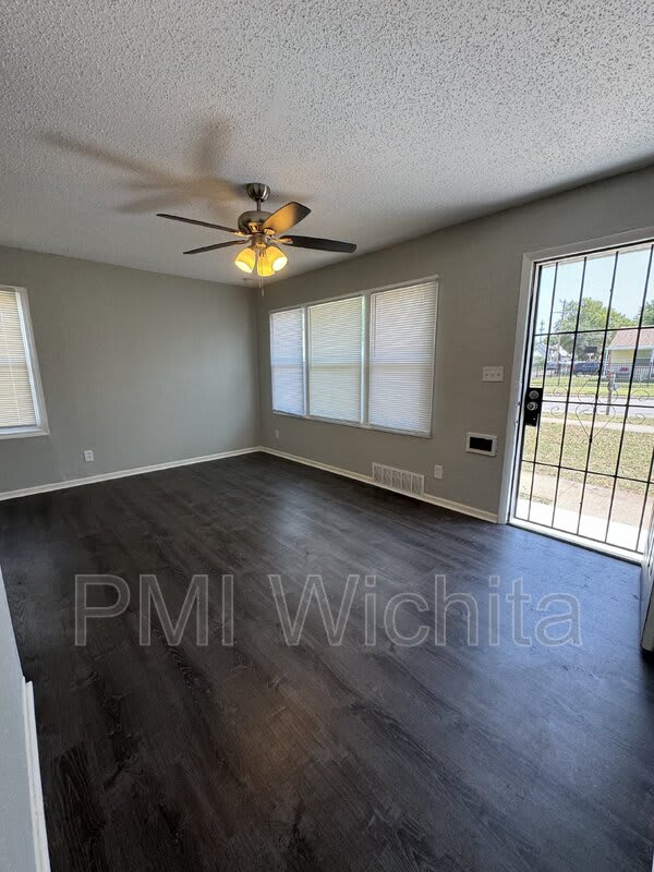 2359 N Estelle St – photo 2
