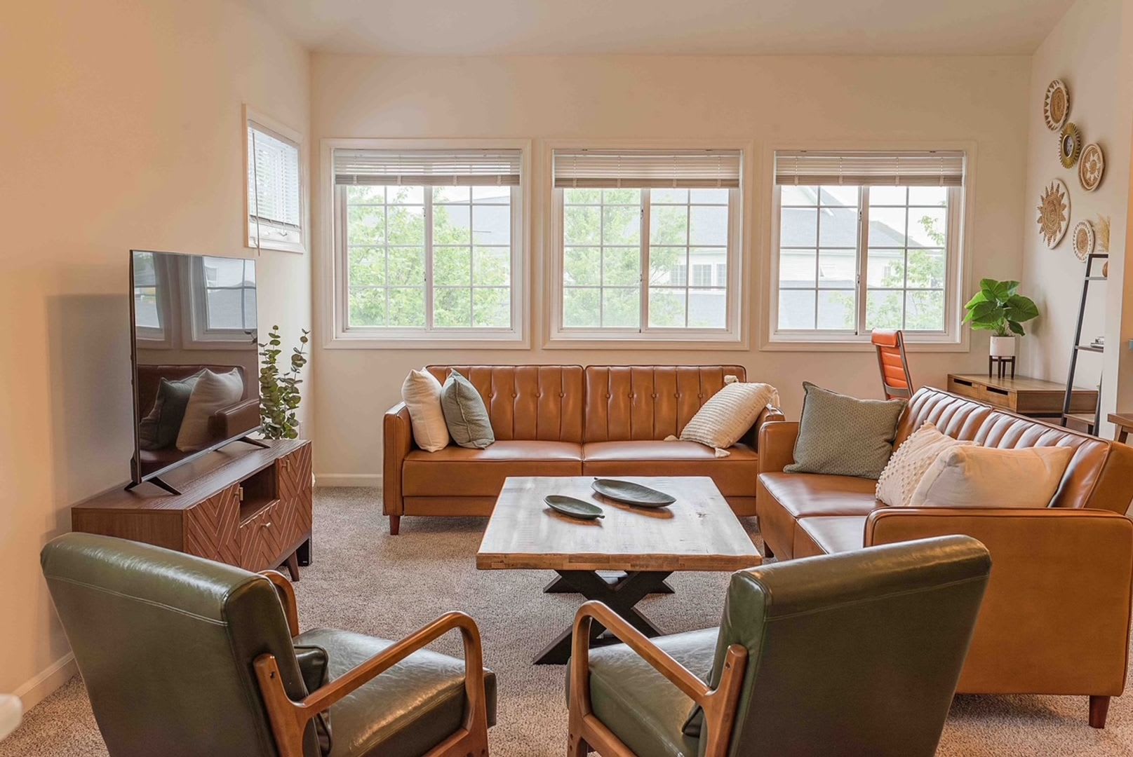 2nd floor condo in Villas at Bay Crossing with one car garage and community pool! – photo 3