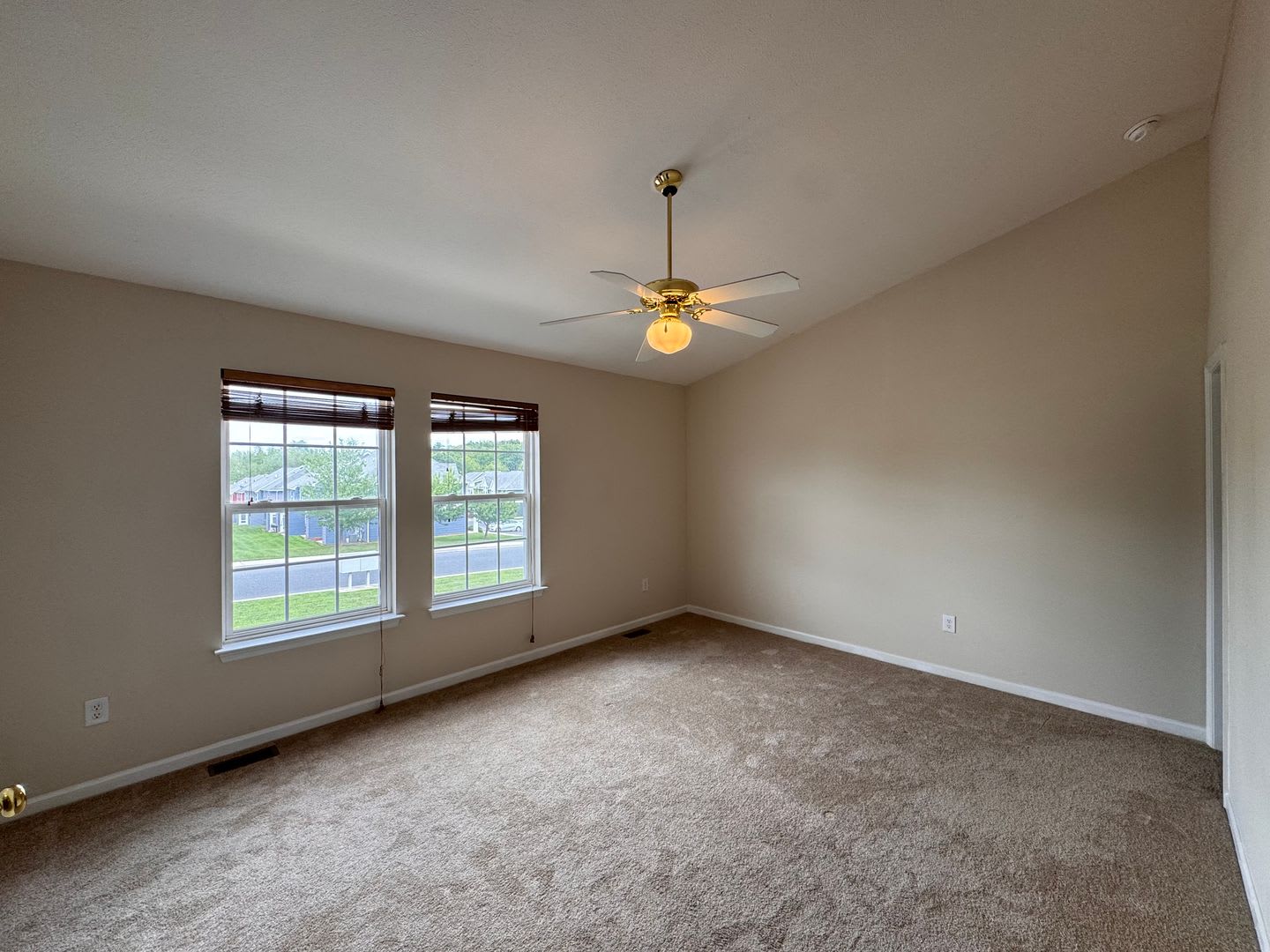 Townhouse for Rent in Beacon Hill – photo 3