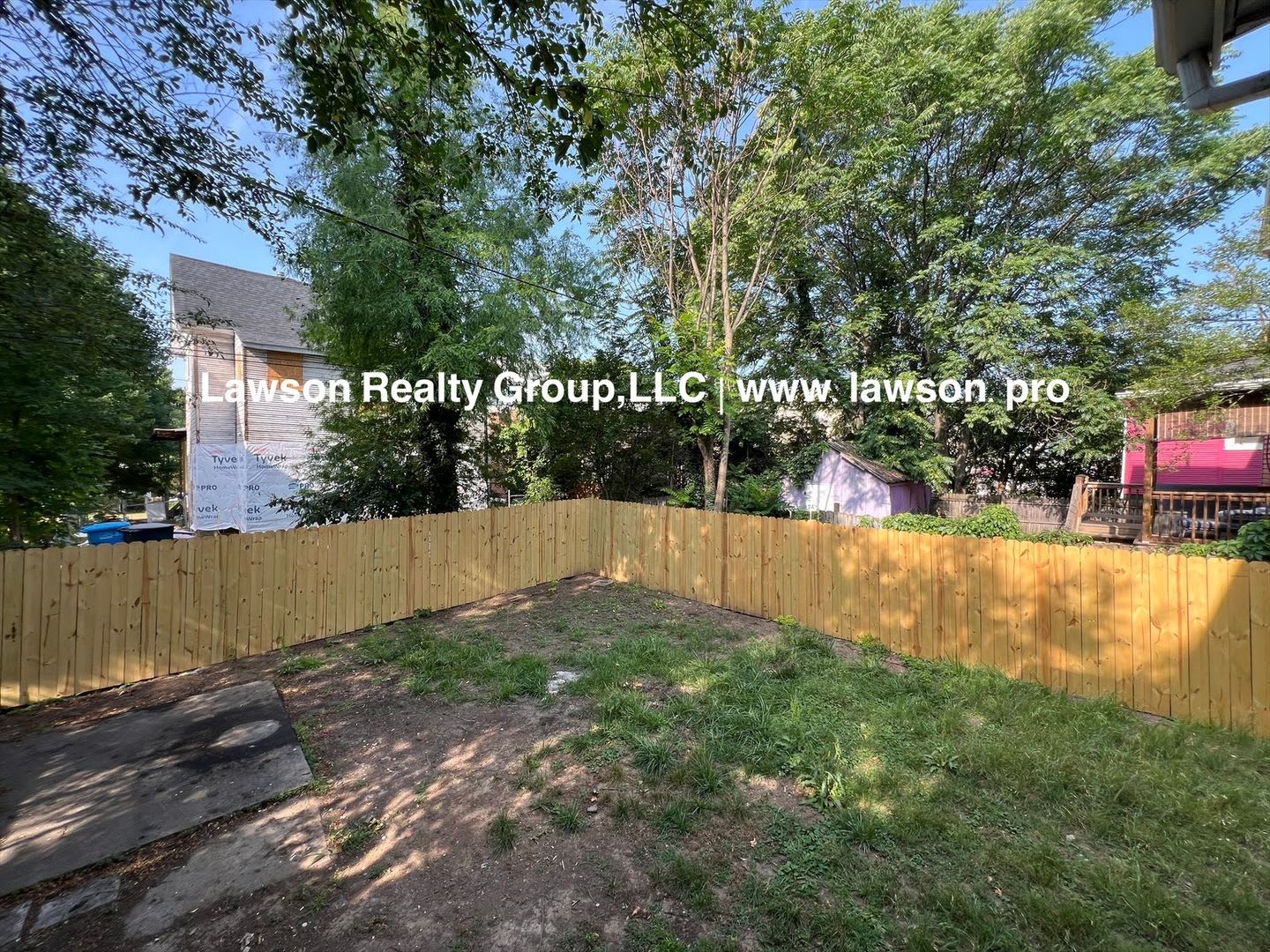 Spacious West End Four Bedroom Home with Fenced In Yard – photo 4