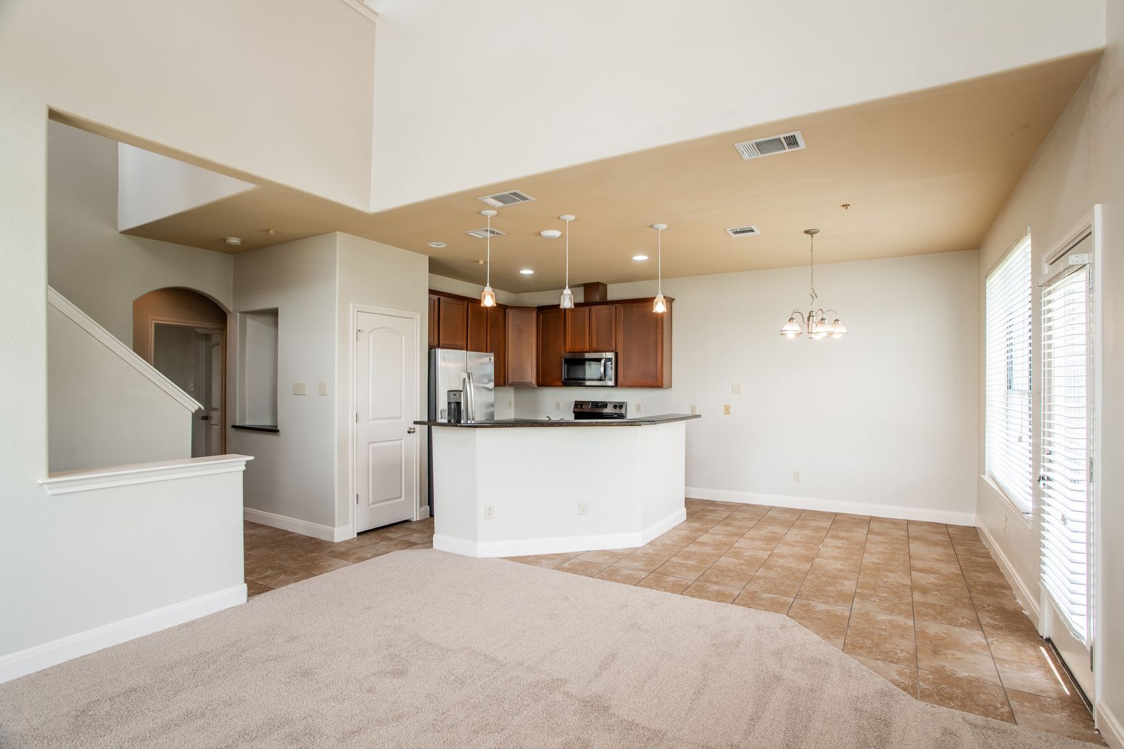 Amazing home ready to move in! – photo 3
