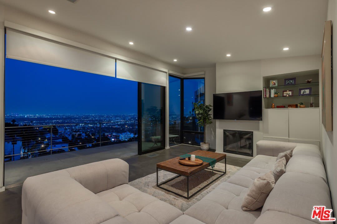 8634 Franklin Ave – photo 2