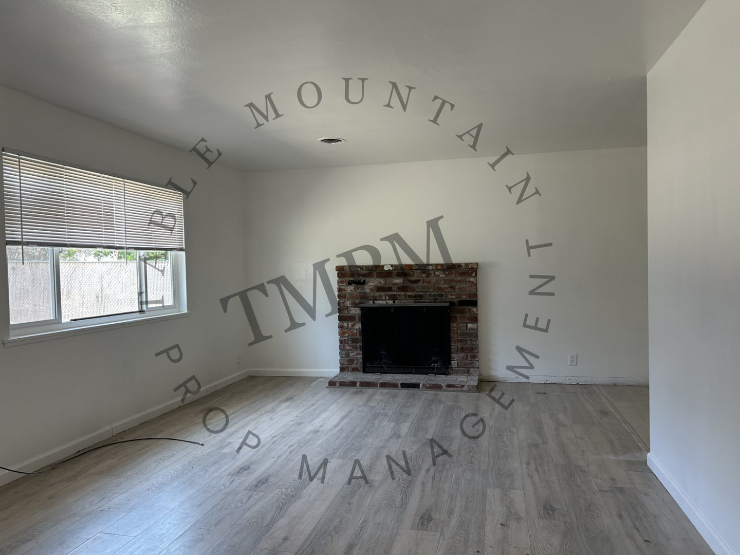 2262 Las Plumas Ave. – photo 3