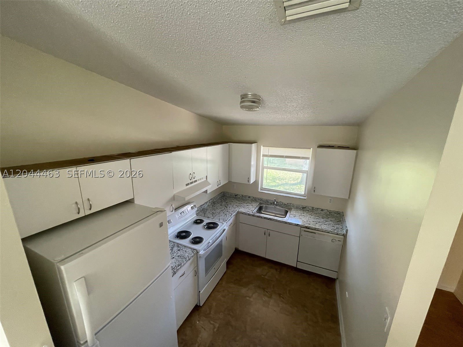 6031 SW 36th Ct – photo 2