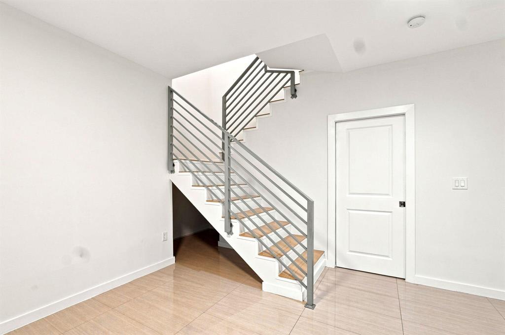 432 NE 16 Street – photo 3