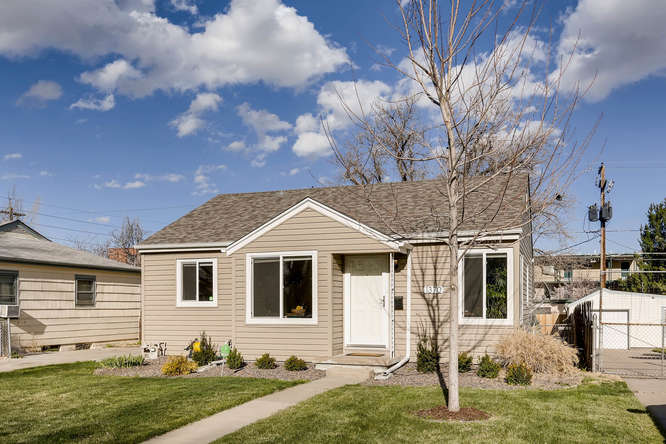1370 Xanthia St – photo 2