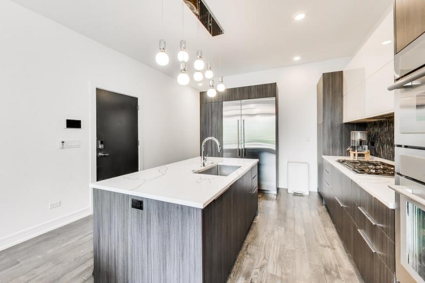 3740 N Clifton – photo 2