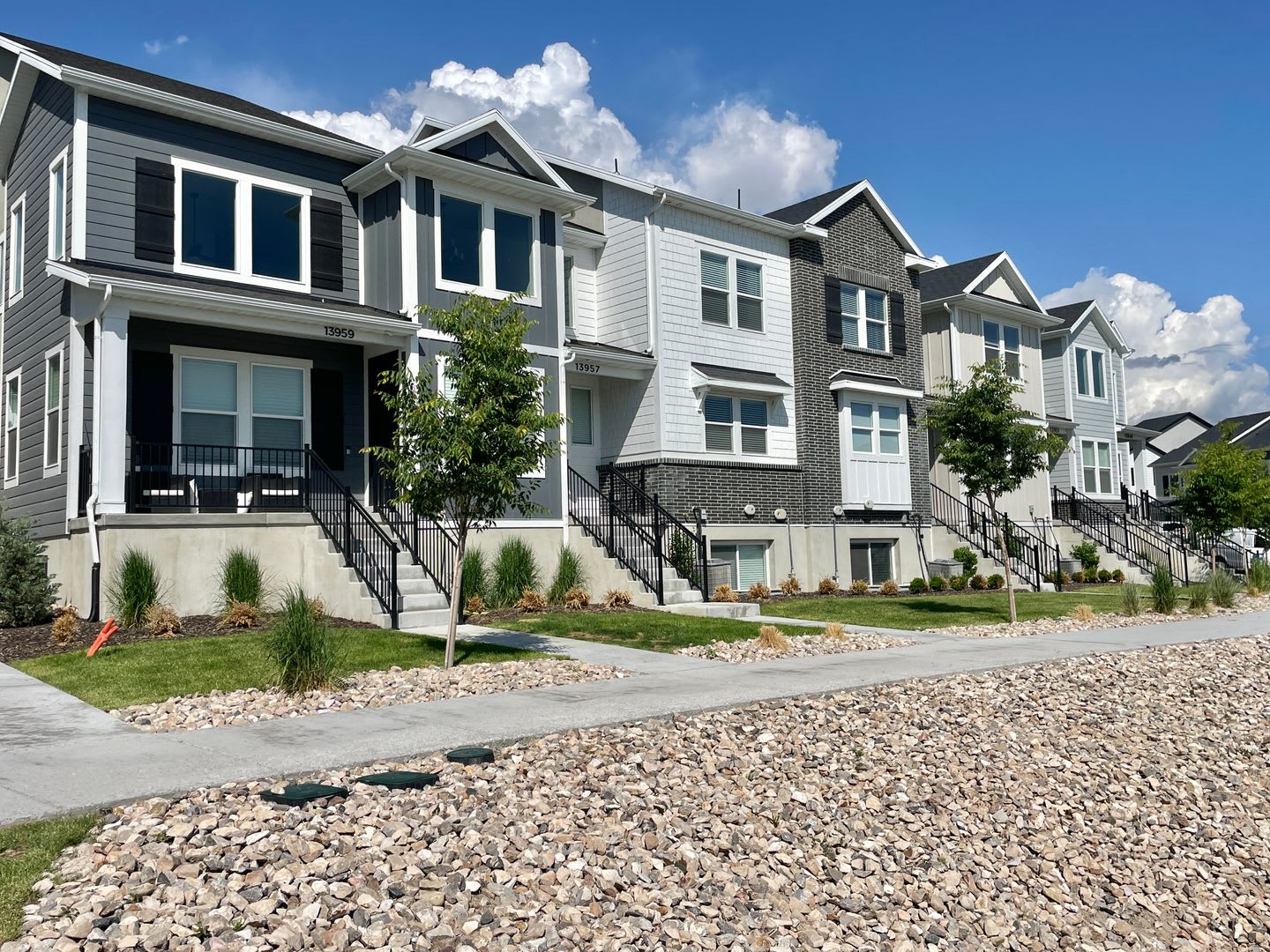 Gorgeous Poolside Corner Townhome at Mountain Ridge! – photo 2