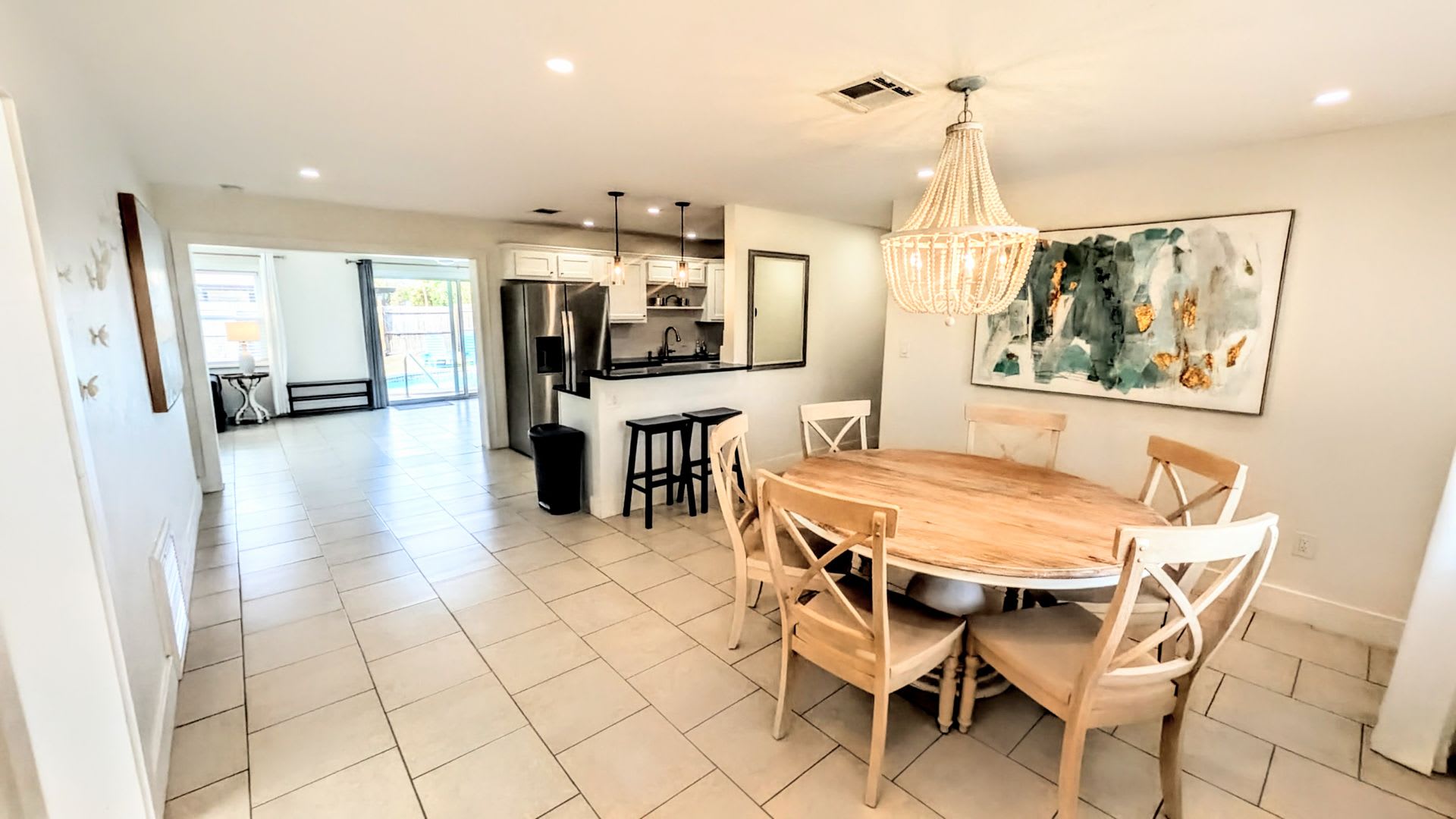 Short Term Vacation Rental Updated 4 Bedroom Pool Home With Spacious Living Areas – photo 3
