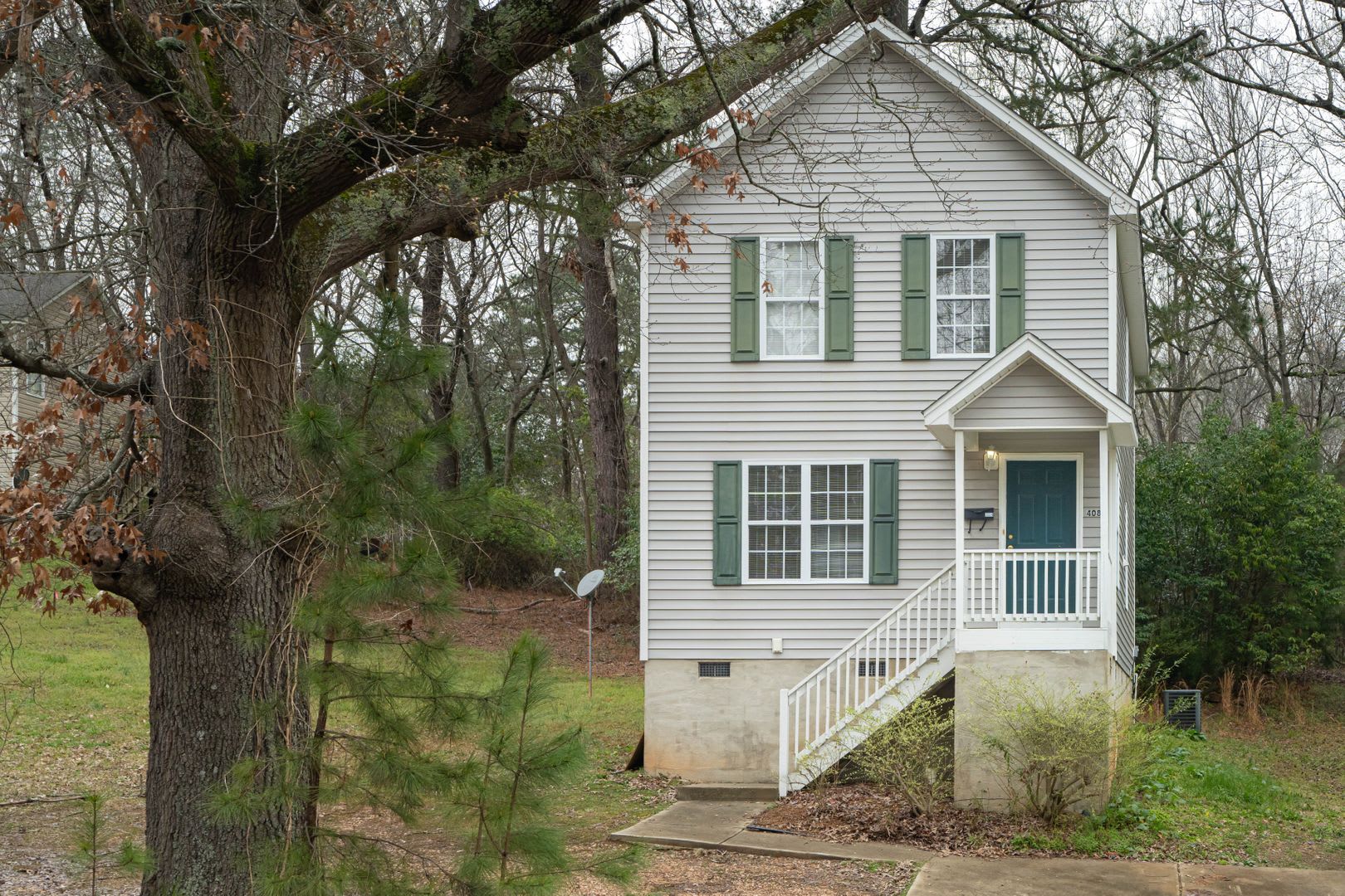 3 Bedroom 2 1/2 Bathroom Home in The Heart of Clayton! – photo 1