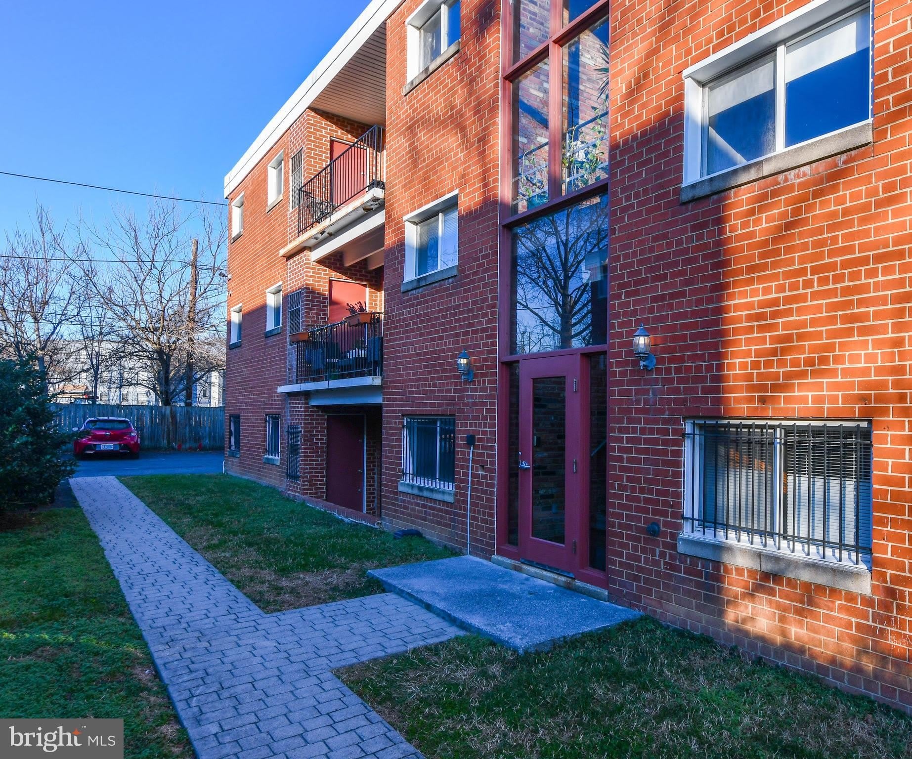 1386 Bryant Street Ne – photo 1