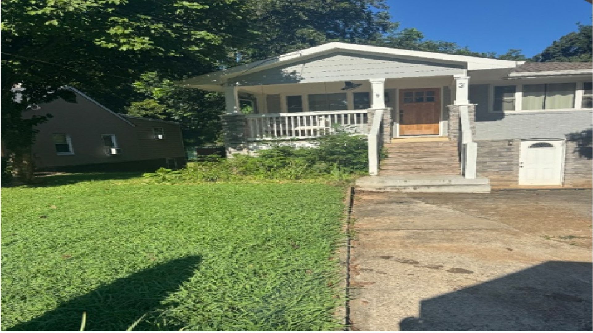 Gorgeous Renovated Bungalow For Rent In Highly Sought After Edgewood Neighborhood! – photo 1