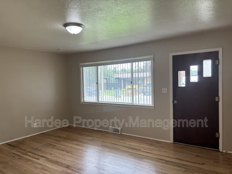 2714 Kathryn St – photo 5