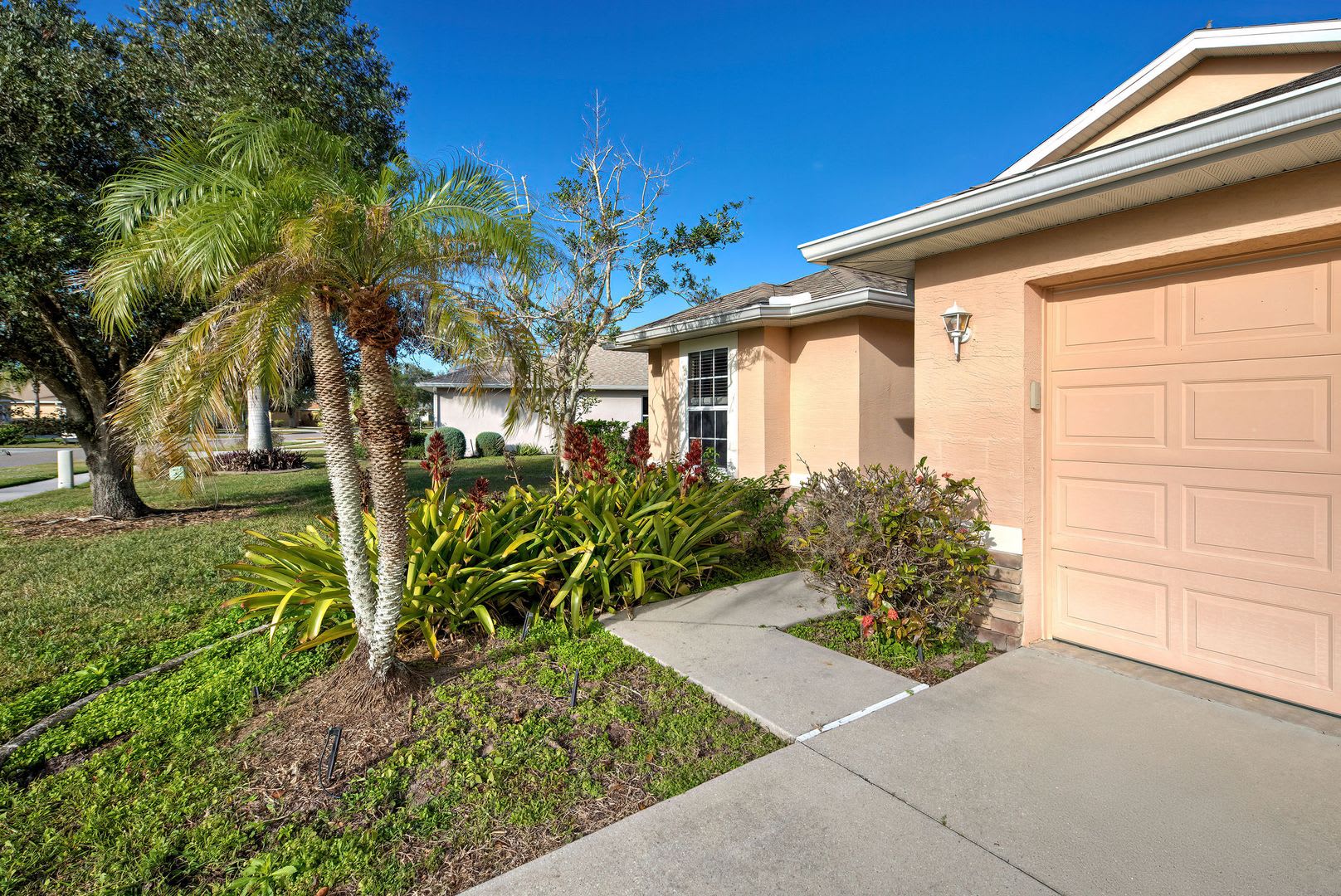 3BR/2BA/2CG Single Family Home in Lakeside Plantation, North Port – photo 4