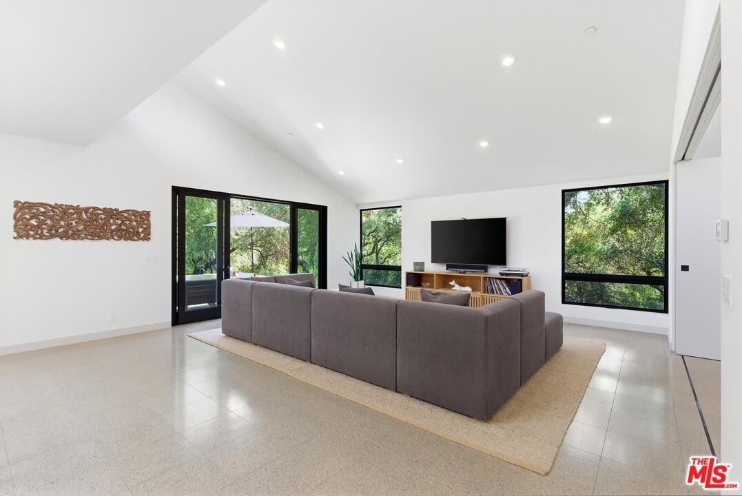3860 Madison Rd – photo 5