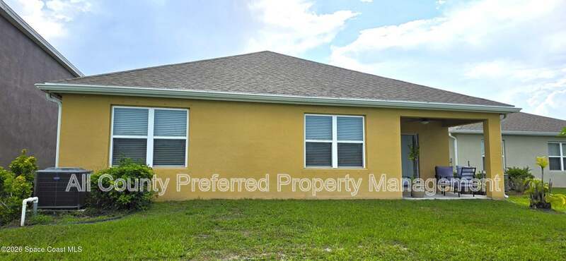 242 Guinevere Drive SW – photo 3