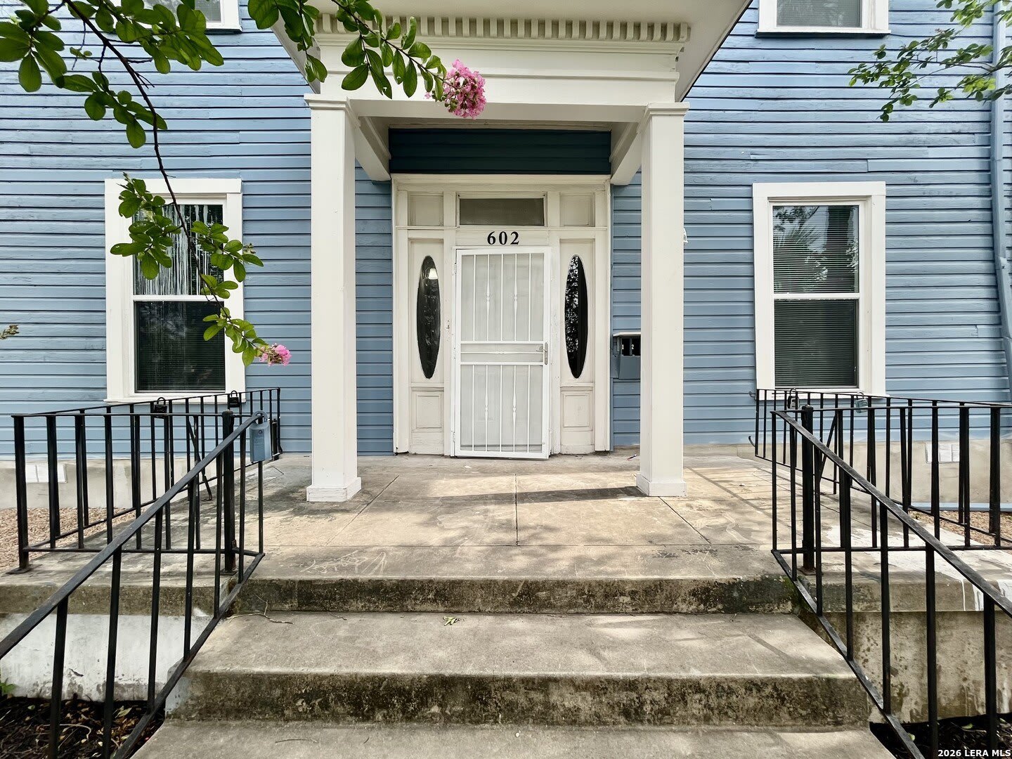 602 W Laurel St – photo 1