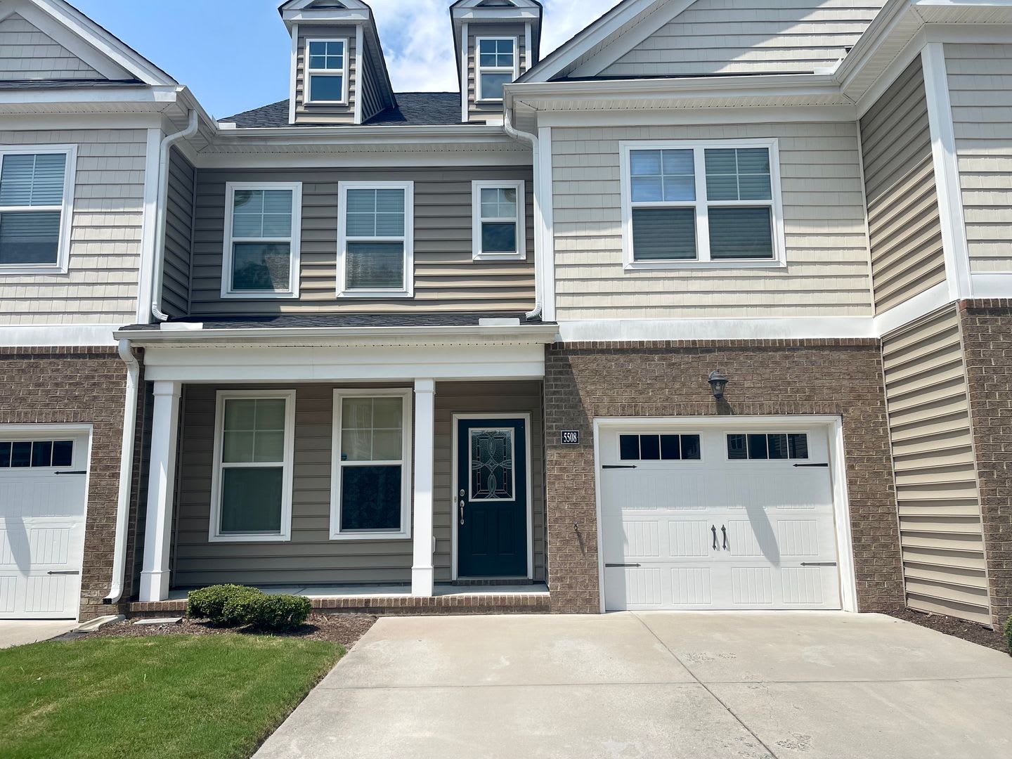 Stunning VB Townhome Style Condo – photo 1