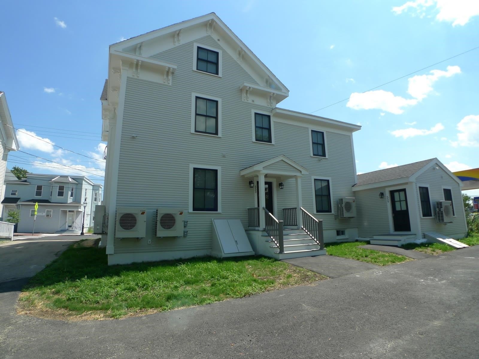 553 Islington Street – photo 3