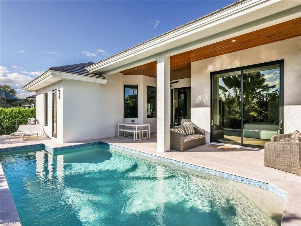 685 6th Ave – photo 2