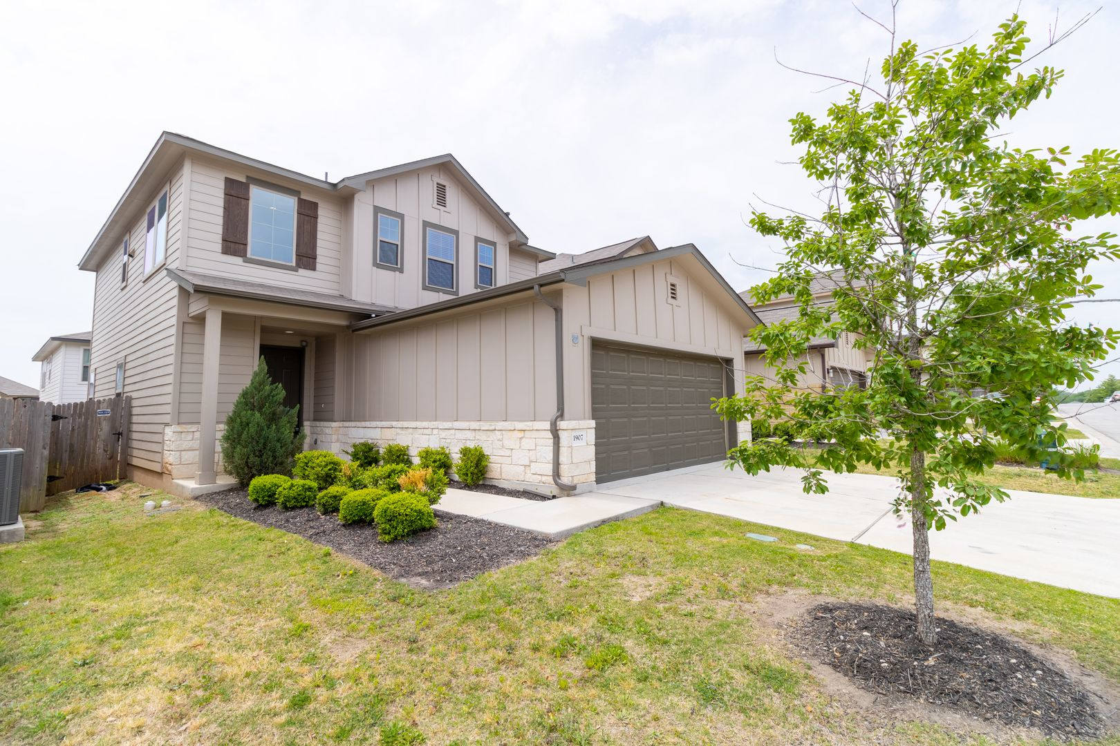 Charming Oasis In Wells Branch Spacious 3 Bed Home With Stylish Upgrades – photo 2
