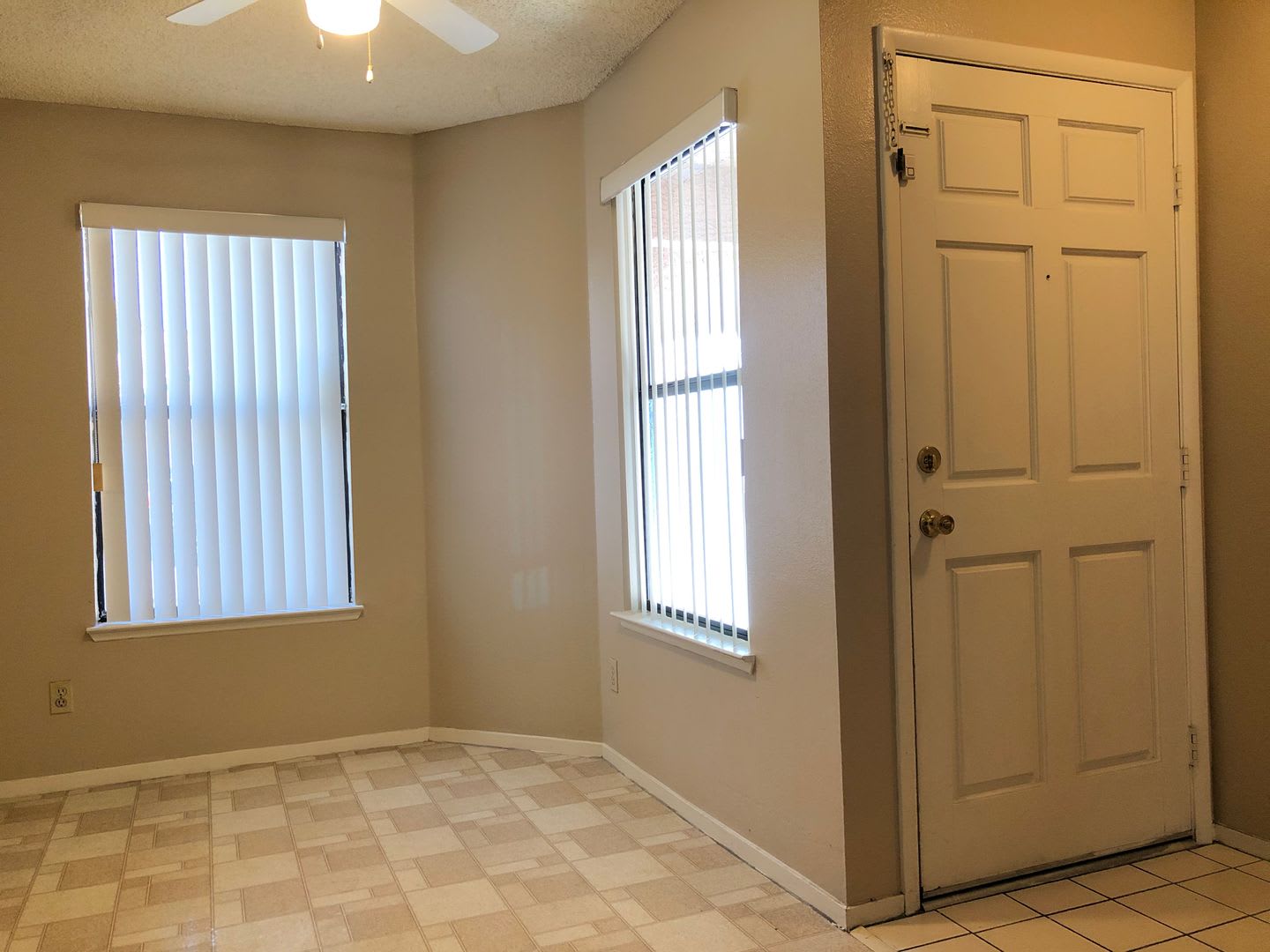 Beautiful Single Story Townhome Available For Immediate Move In – photo 5