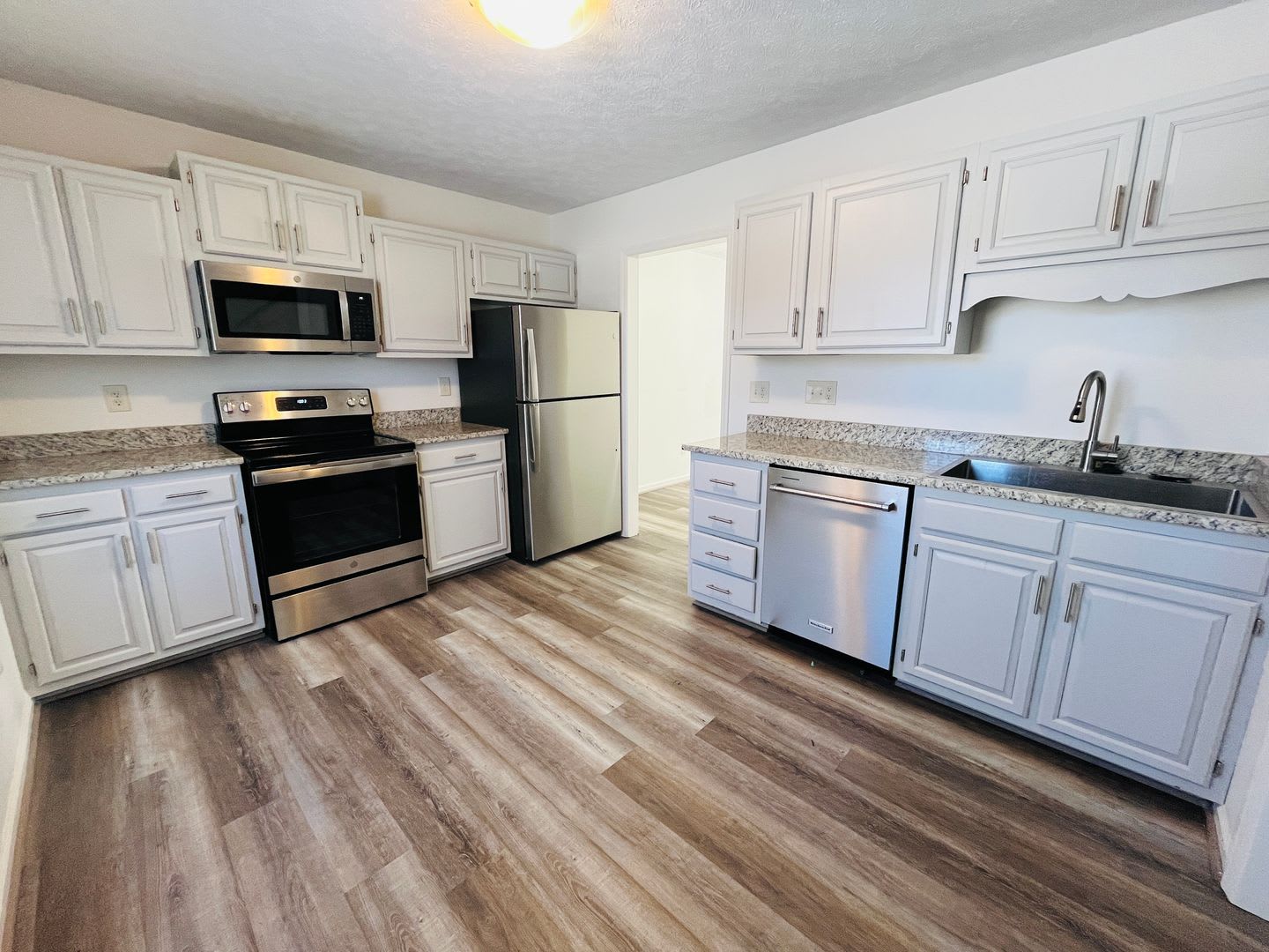 3 Bedroom 2 5 Bath Townhouse – photo 2