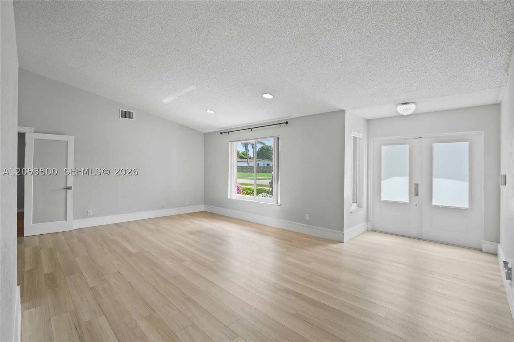 4040 Ne 6Th Ave – photo 3