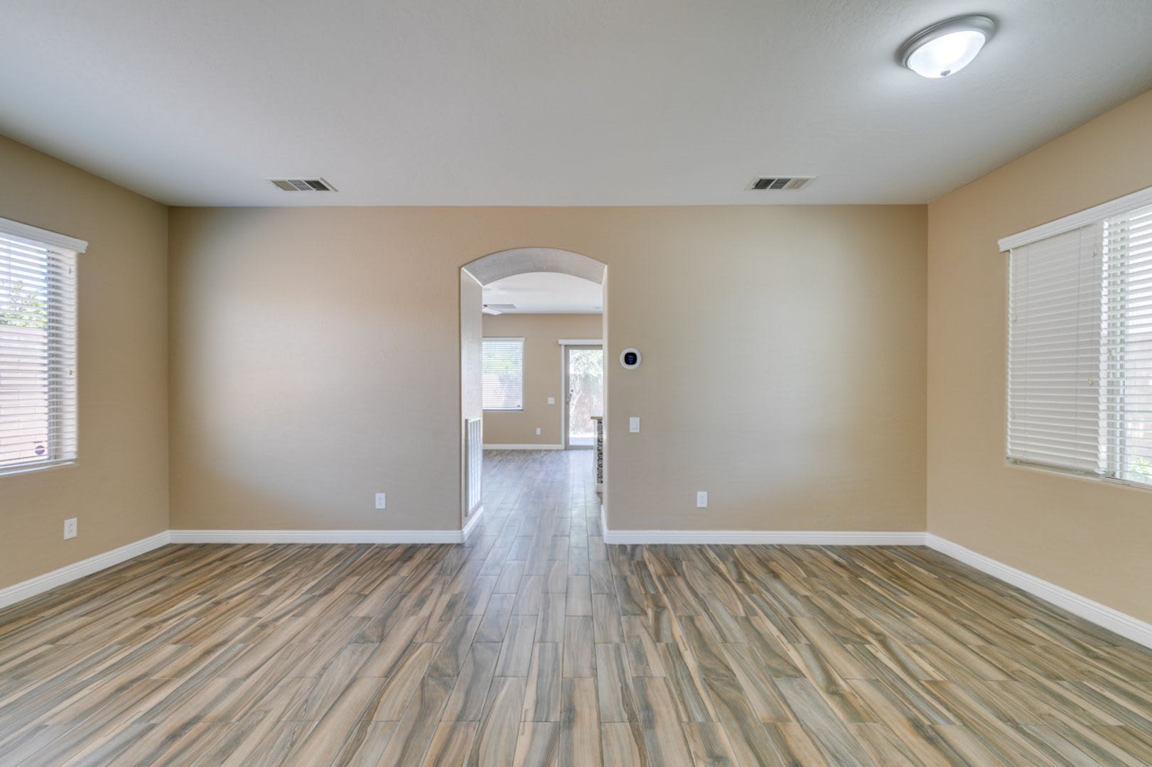 Gorgeous 2 Story Home 4 Bedrooms Tons Of Upgrades Stainless Steel Appliances – photo 2