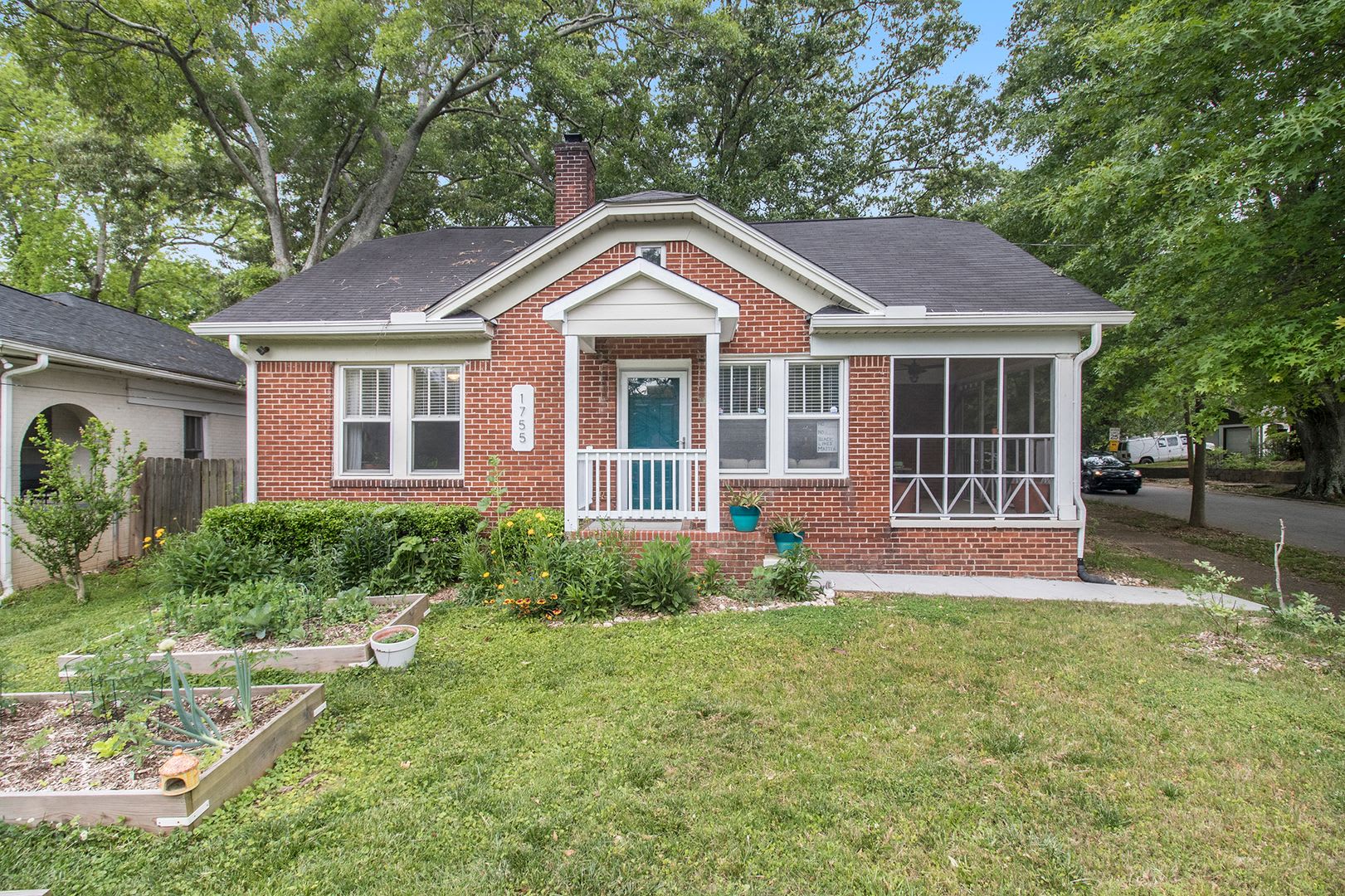 3 Bedroom 2 Bath Brick Bungalow – photo 1