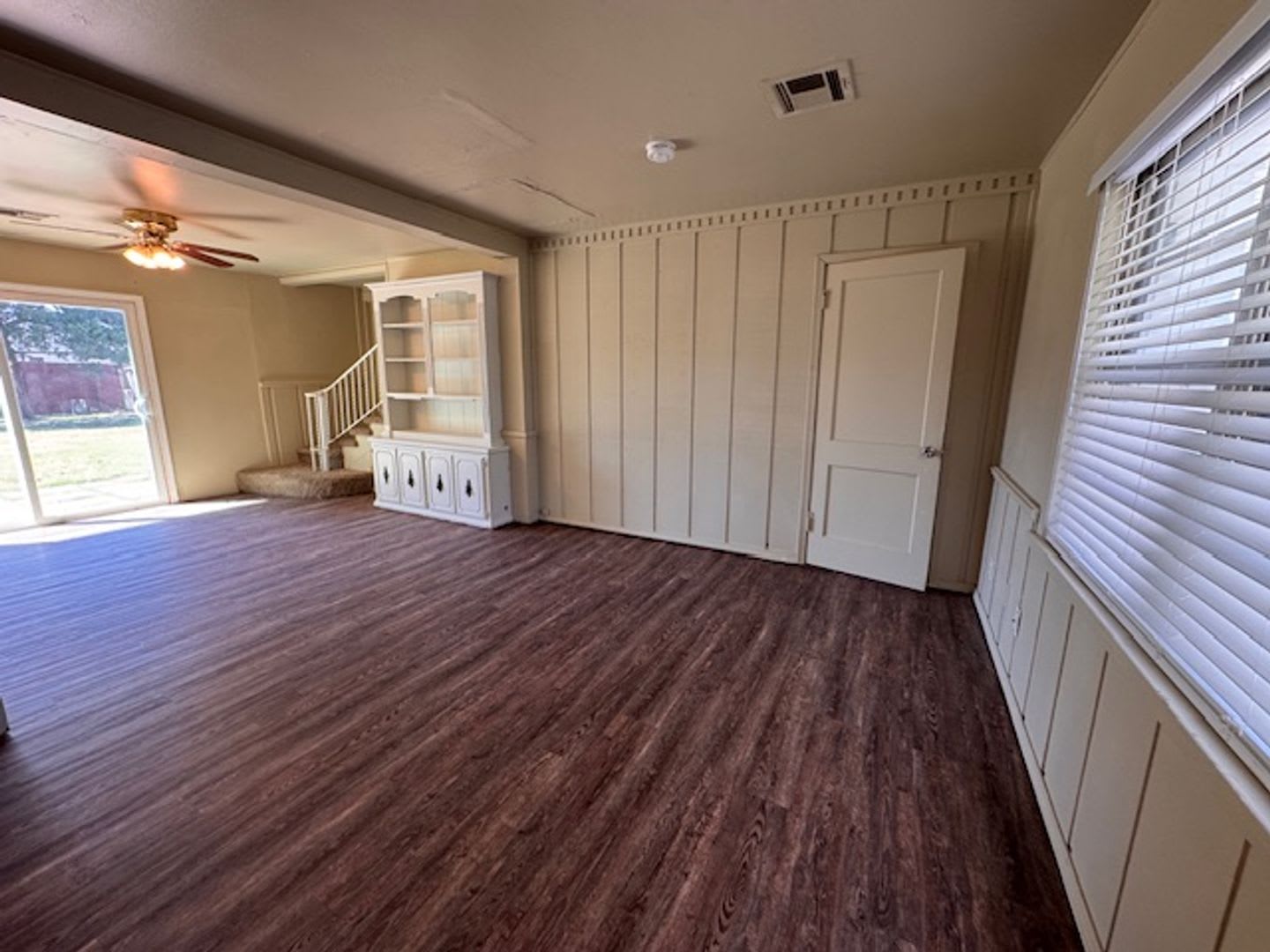 2 Bed Plus Loft 1 Bath Garage Conversion Great Area New Countertops And Kitchen And Bath Updates – photo 2