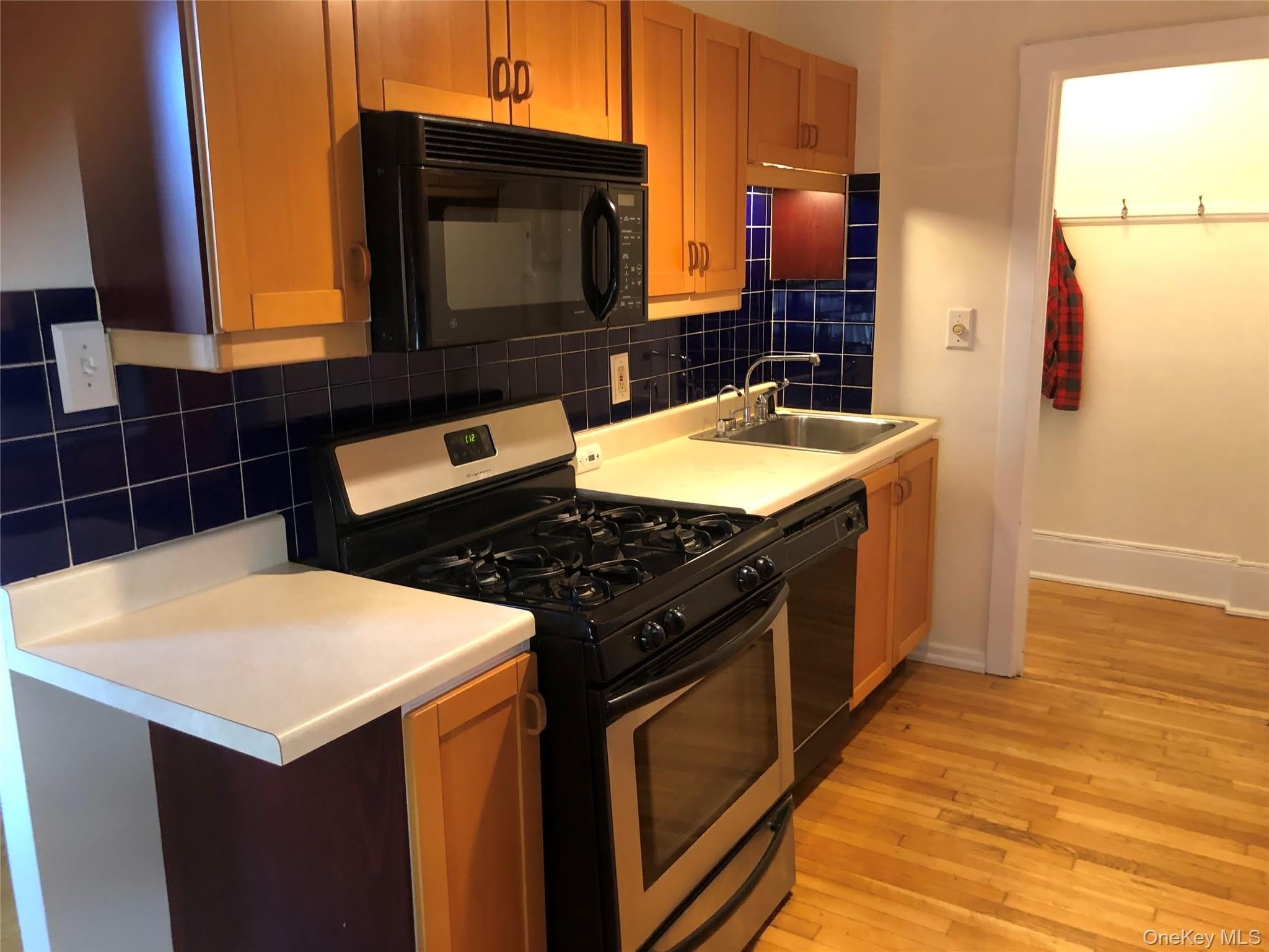 1 Greenridge Avenue – photo 3