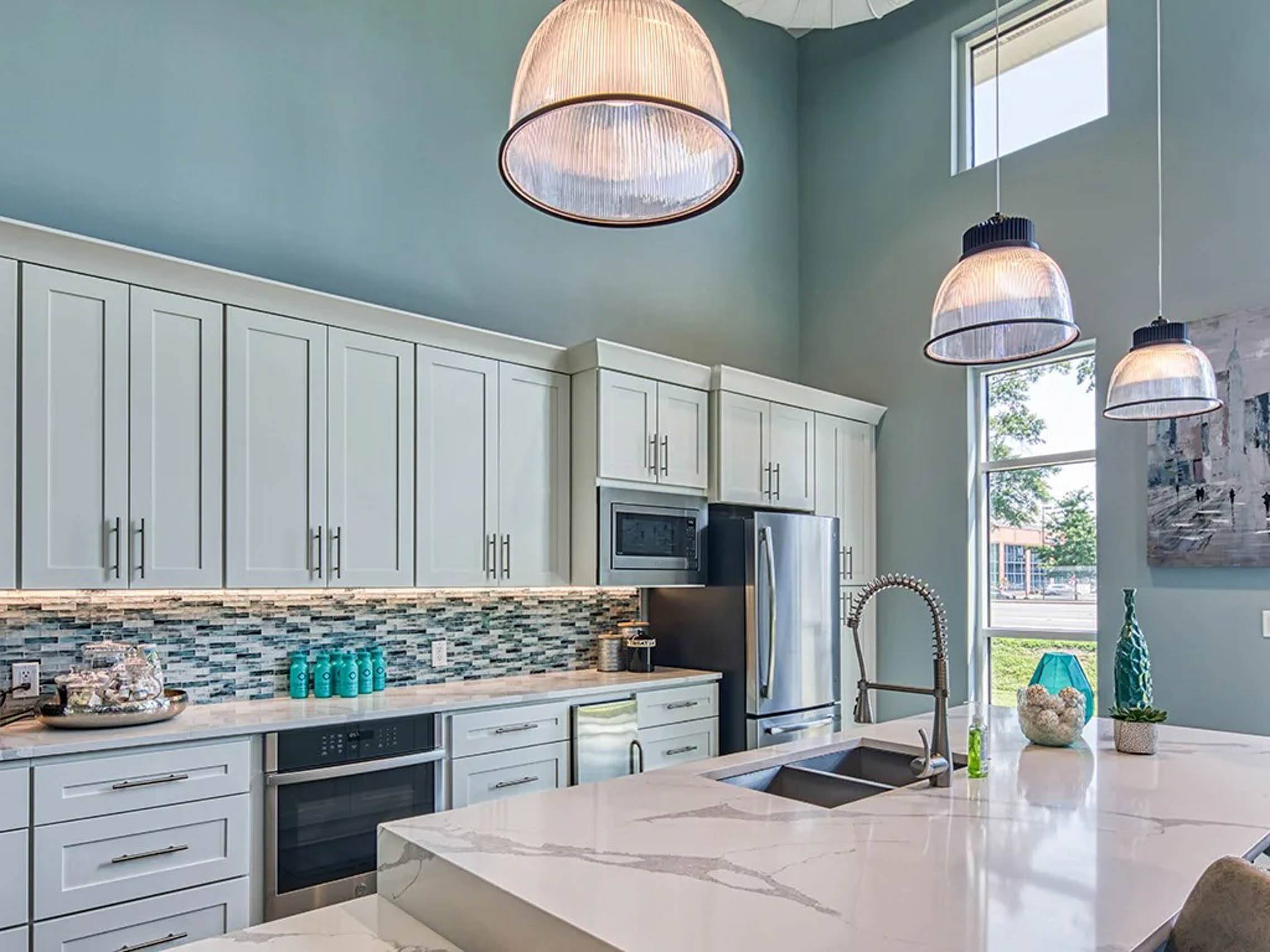 756 30Th Street – photo 2