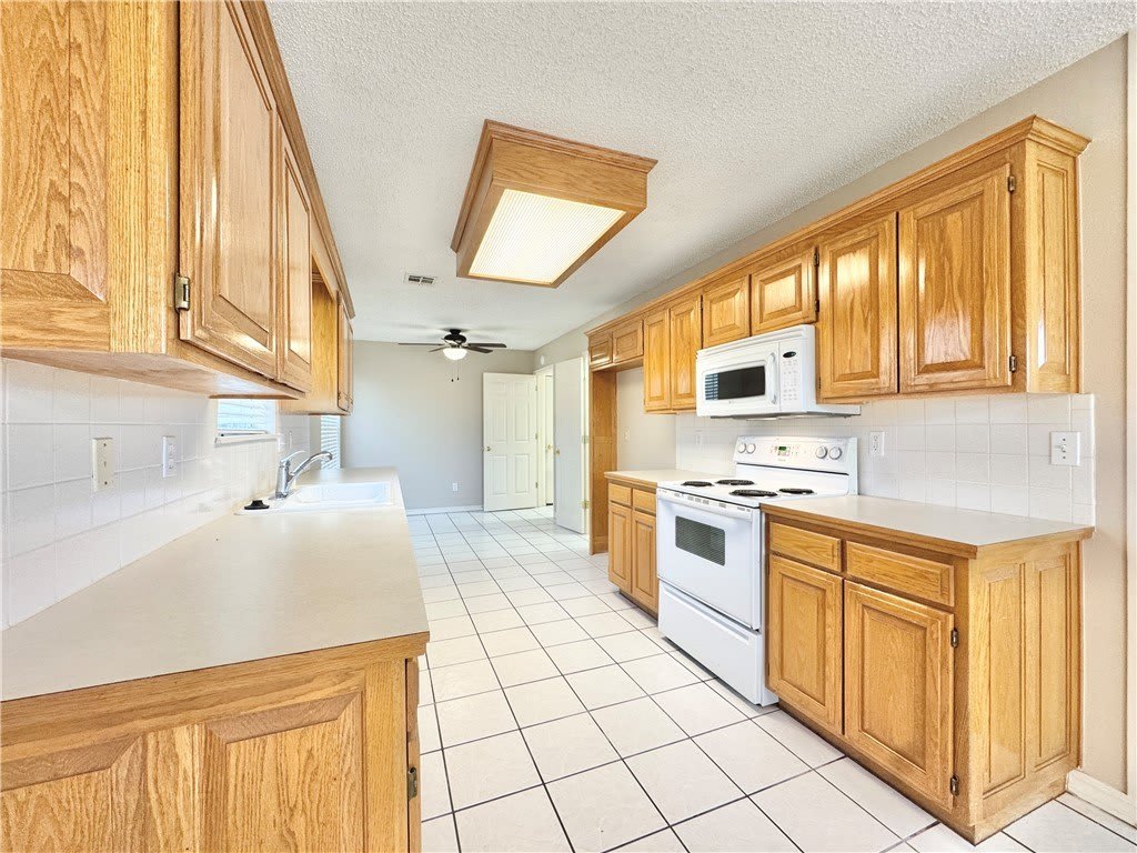 3050 Birch Place – photo 5